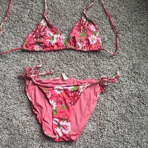 Super Cute 💕 Floral Pink Bikini Set - Top L Bottom M